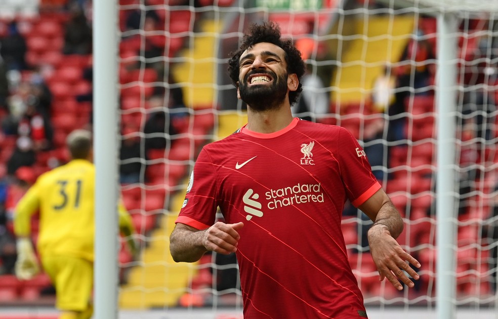 Com hat-trick de Salah, Liverpool goleia o Manchester United 1