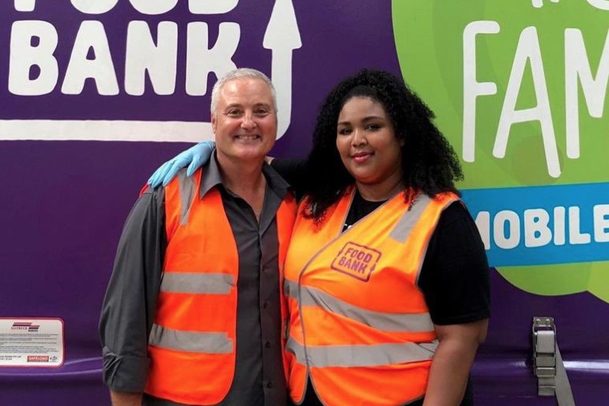 O que essas celebridades fizeram para apoiar a Austrália (não foi doar dinheiro) 5 Lizzo ajudando com incêndios florestais na Austrália
