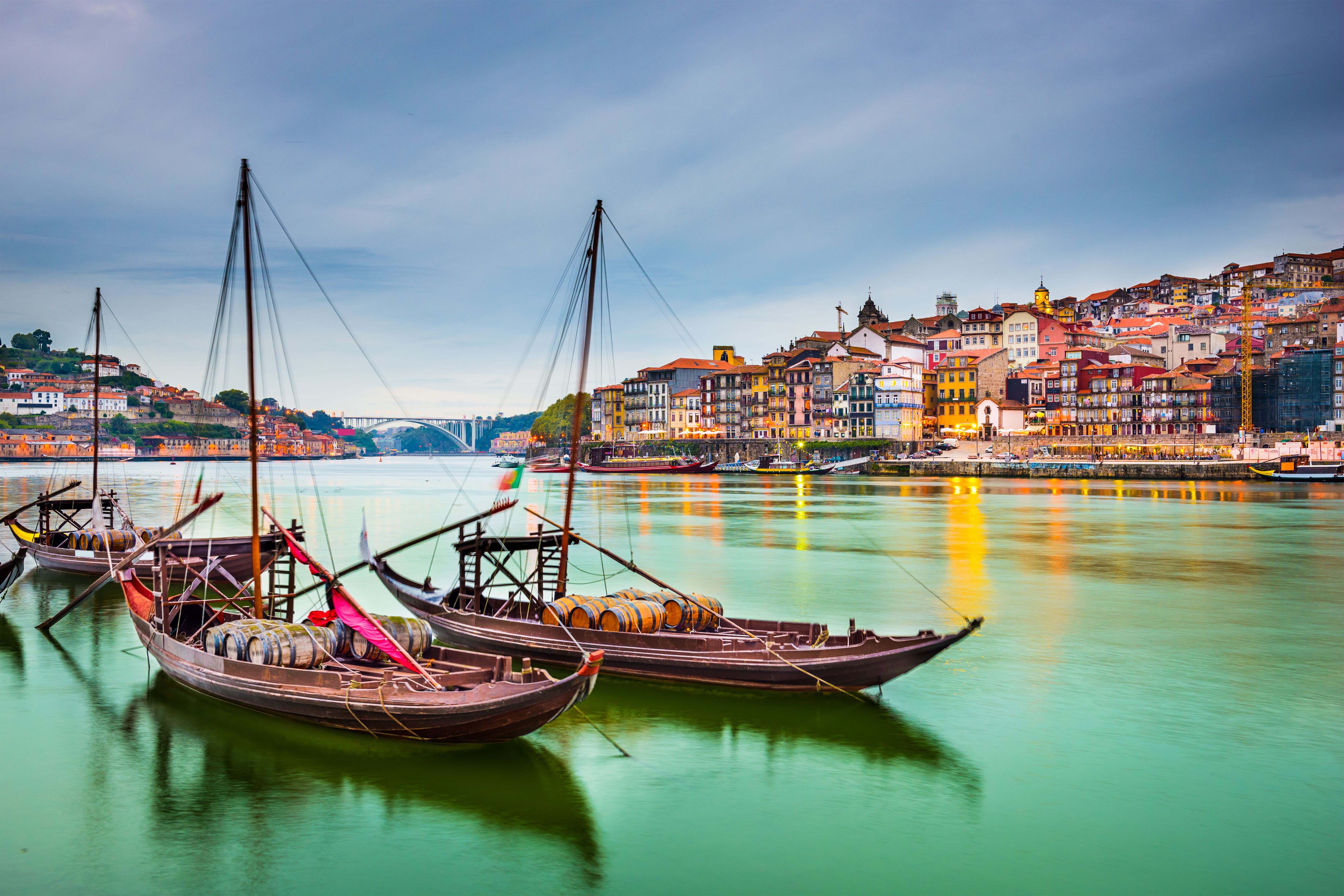 Procurando aproveitar ao máximo seu orçamento de viagem? Este é o lugar onde encontrar aluguéis, de acordo com especialistas 5 dois barcos na água no porto, portugal