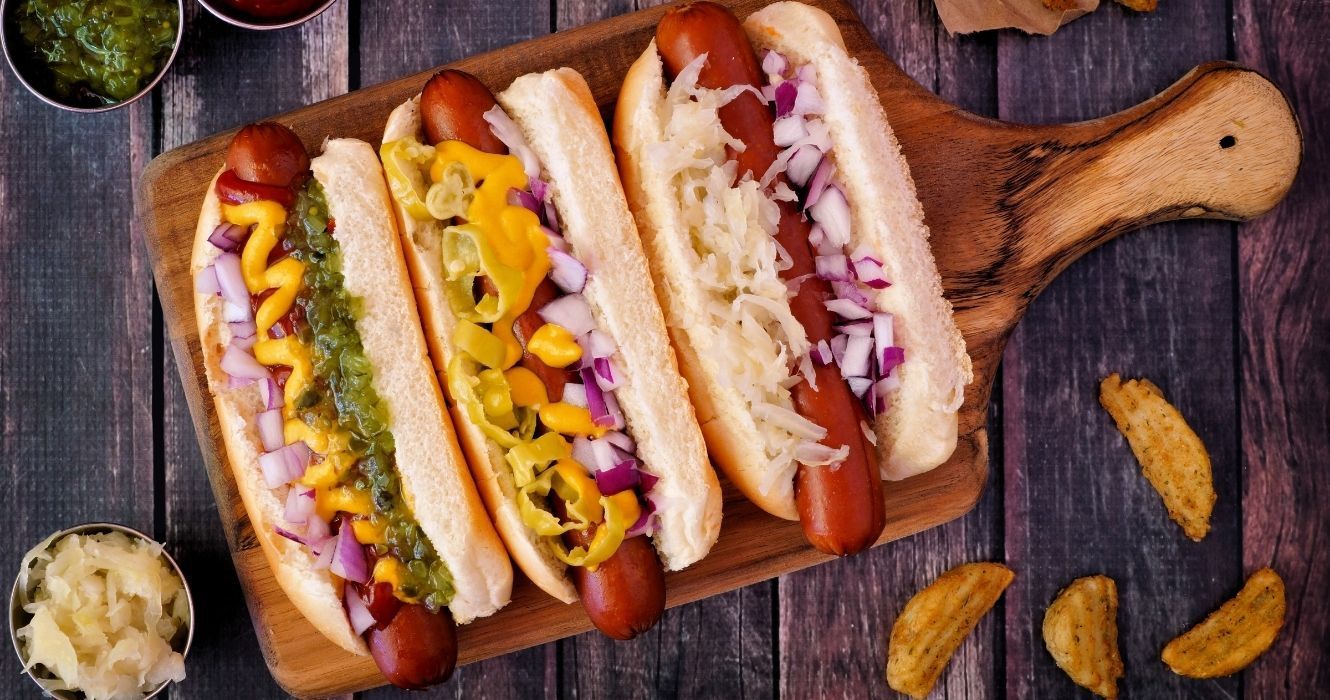 América diz que esta é a melhor cobertura de cachorro-quente... mas onde estão os outros? 1 cachorros-quentes com coberturas diferentes
