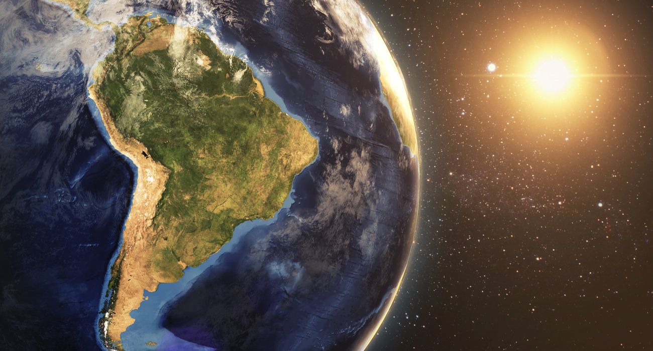 Vista do Espaço Terrestre à Noite na América do Sul