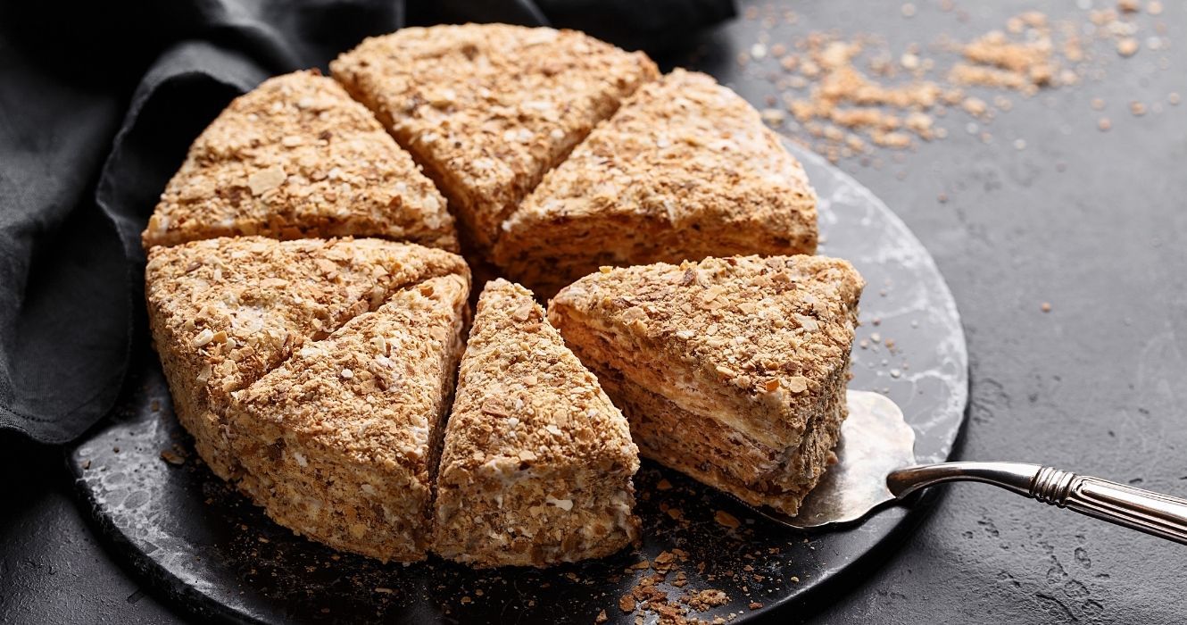 O que é um bolo Napoleão e como essa deliciosa confecção se tornou parte da história da Rússia? 1 bolo napoleão