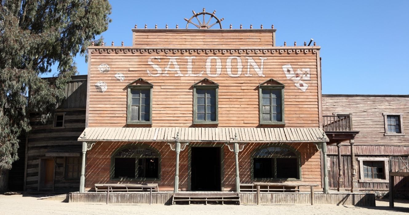 Os primeiros Saloons do 'Velho Oeste' não eram nada parecidos com o que imaginamos que fossem hoje 1 um bar abandonado no velho oeste