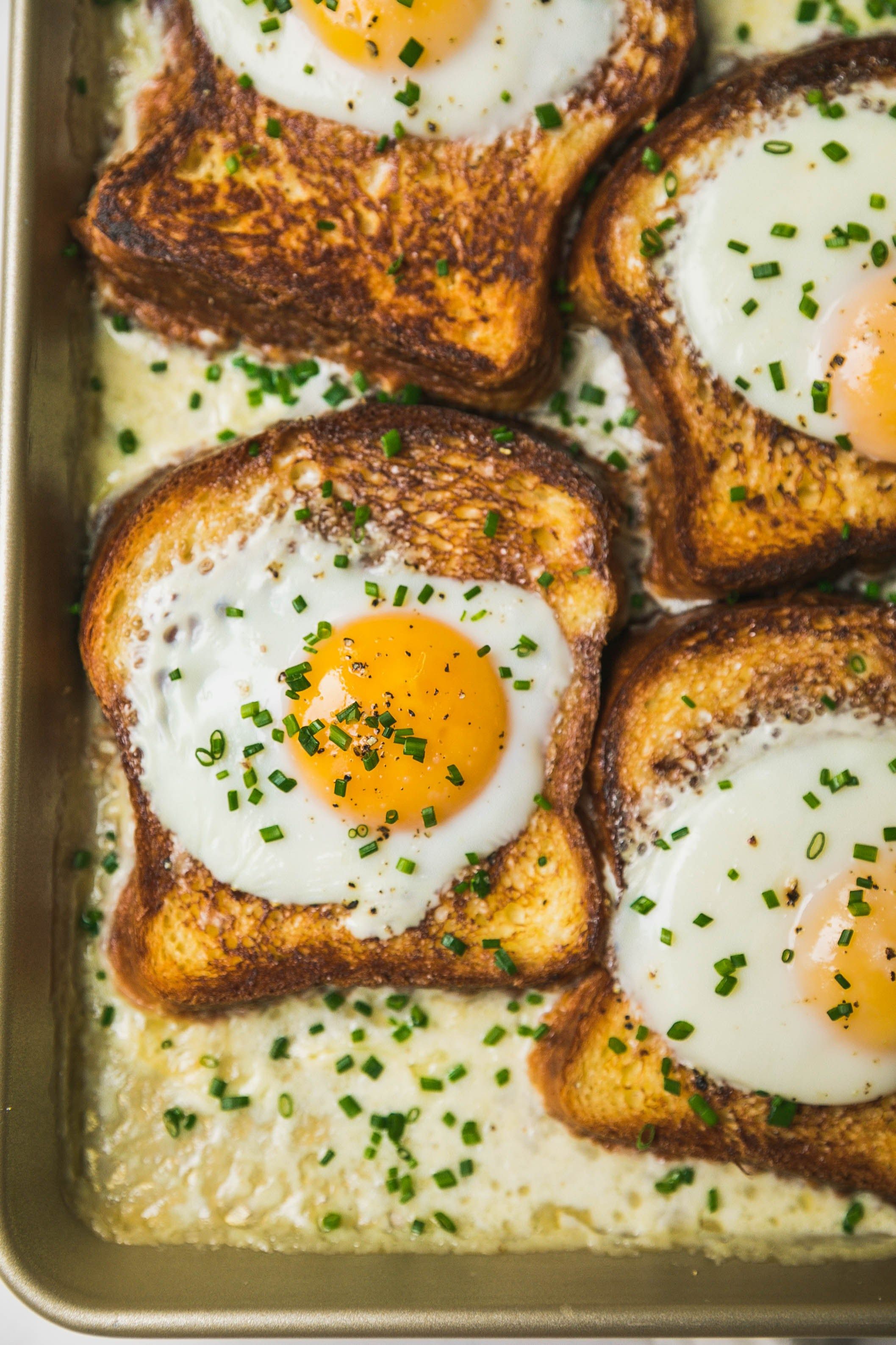 As caçarolas de brunch mais populares de todo o mundo 6 uma caçarola francesa chamada Oeufs au Plat Bressanne