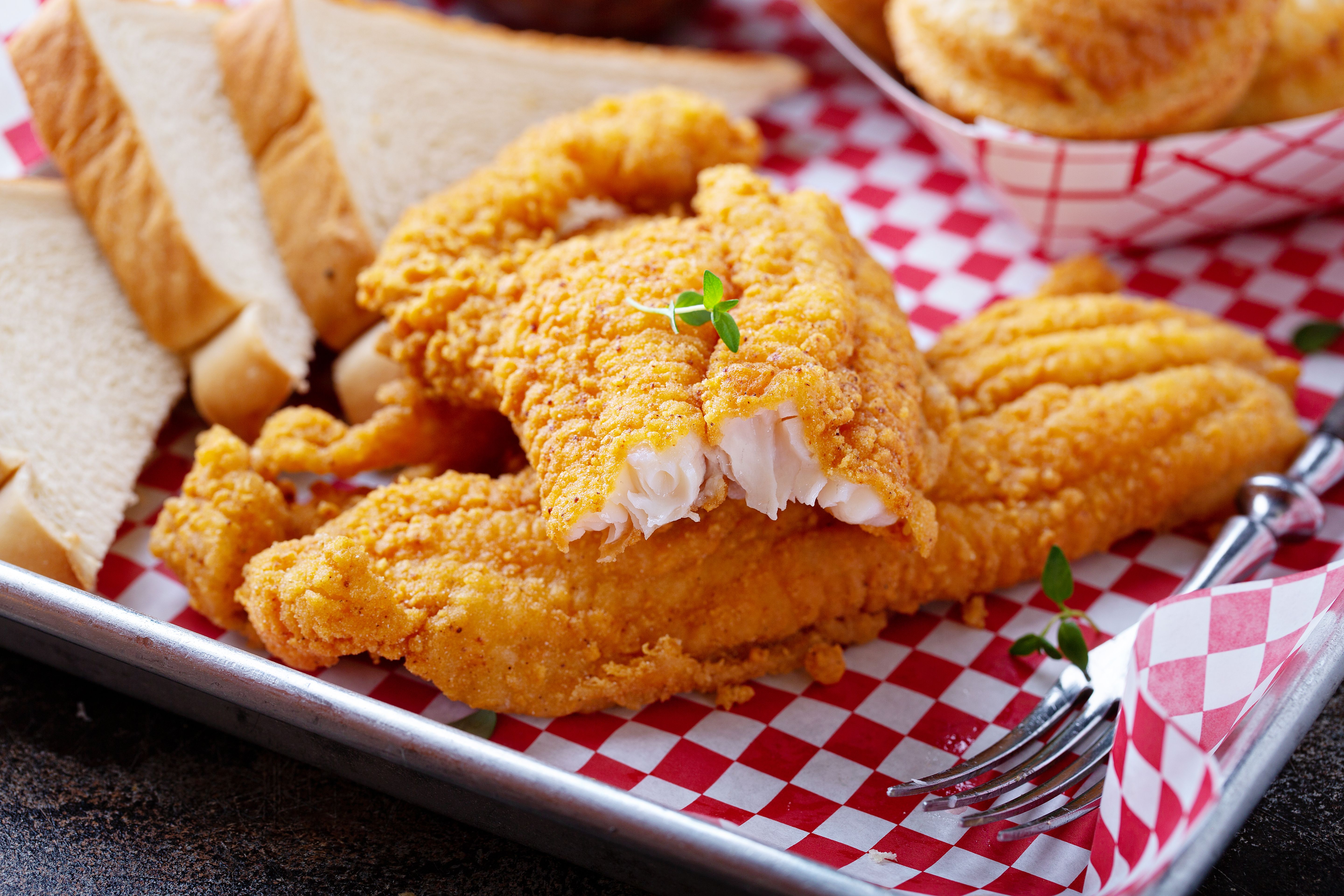 Se peixe-gato e Hushpuppies soam bem para você, Arkansas é onde ir 2 bagre frito