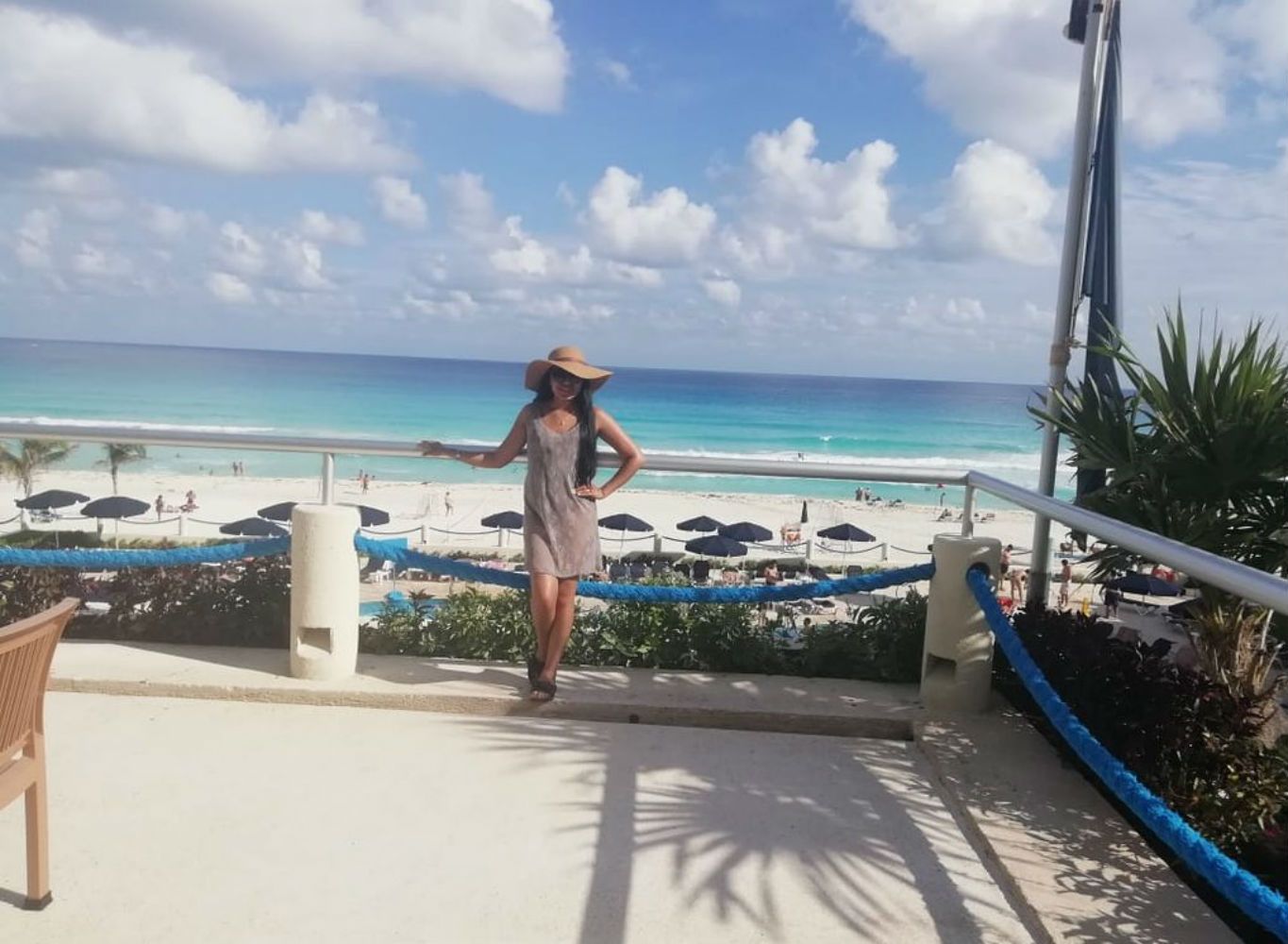 Se você reservar essas experiências com tudo incluído, poderá ficar em um apartamento charmoso 4 mulher em frente ao mar no resort