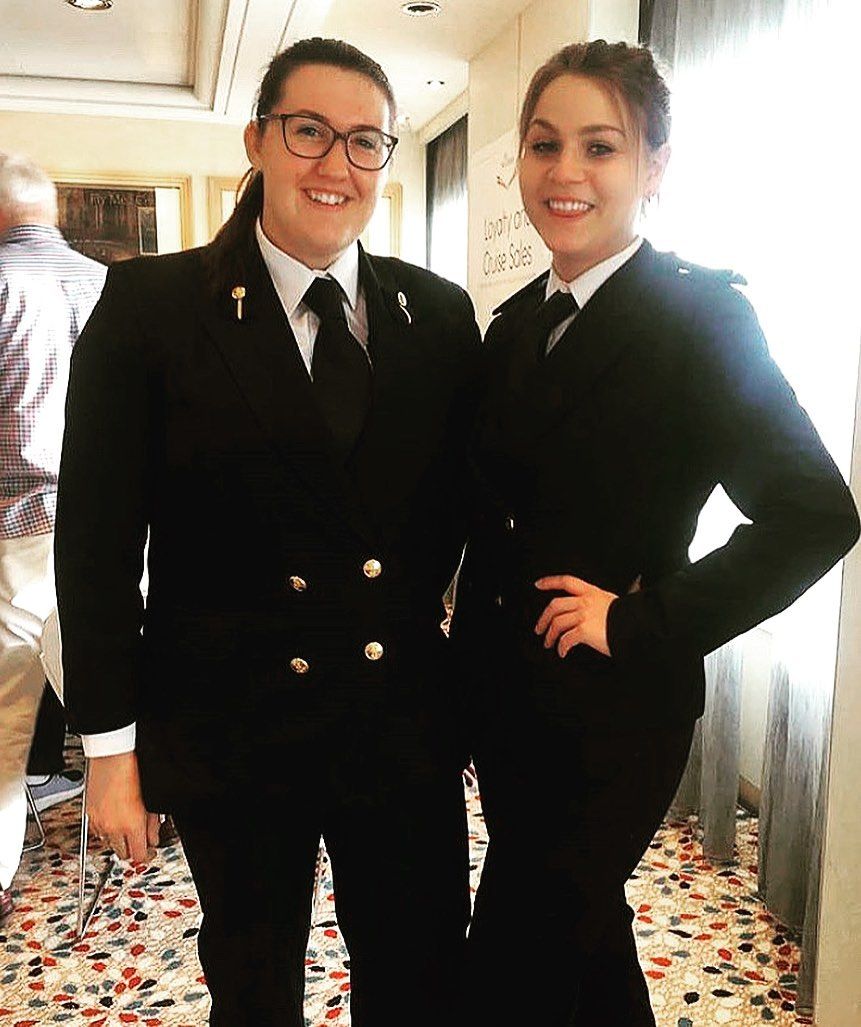 De acordo com a equipe do navio: Veja como é trabalhar na Norwegian Cruises 6 Duas mulheres em um navio