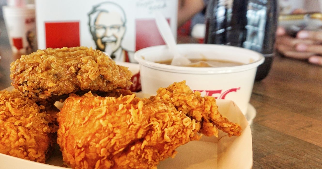 A receita de frango do Coronel Sanders ainda é altamente secreta e outras coisas que você não sabia sobre o KFC 1 uma refeição kfc com frango frito e purê de batatas