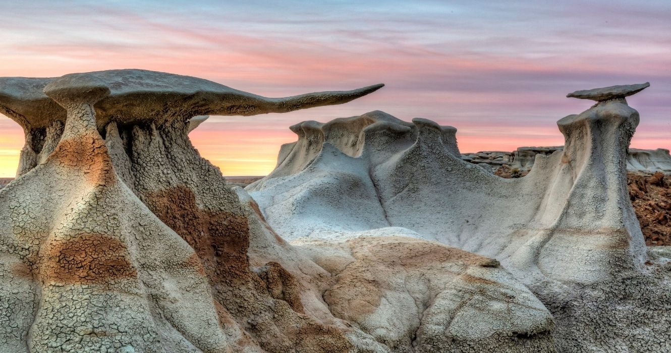 A região selvagem pré-histórica de De-Na-Zin é uma das paisagens naturais mais diversas do Novo México 1 pôr do sol no deserto de-na-zin