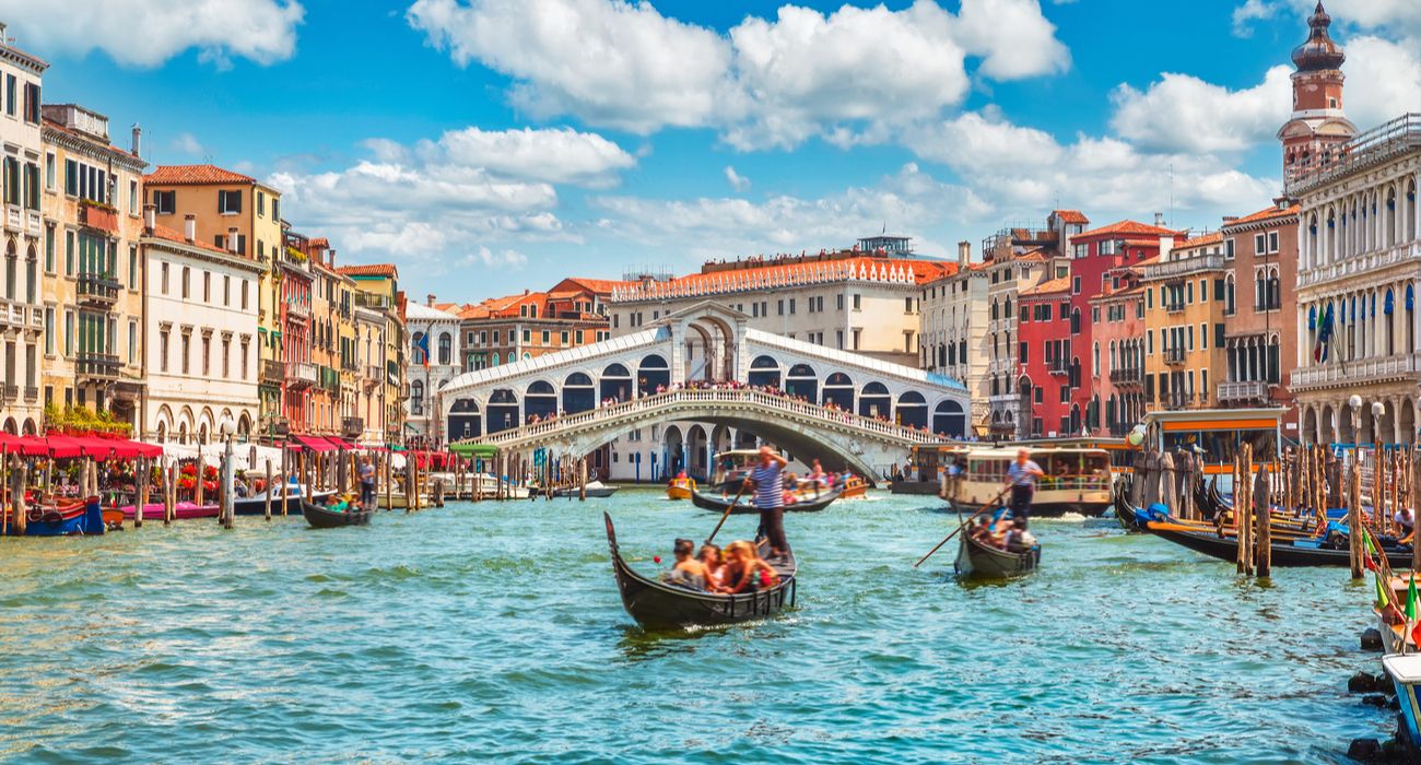 Como se locomover de trem em Veneza e testemunhar a vista mais impressionante do mundo de uma estação 1 Os impressionantes canais de Veneza