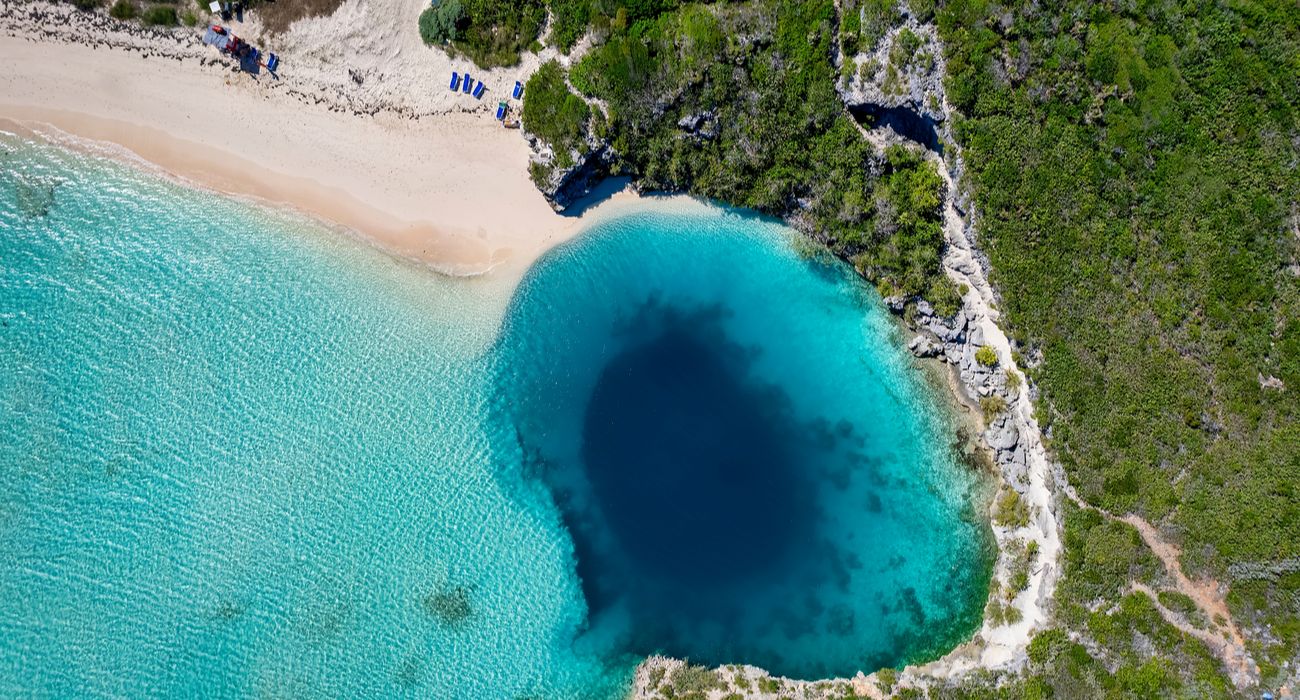 É assim que você pode ver o buraco azul de Dean sem mergulhar 1 Dean's Blue Hole Bahamas