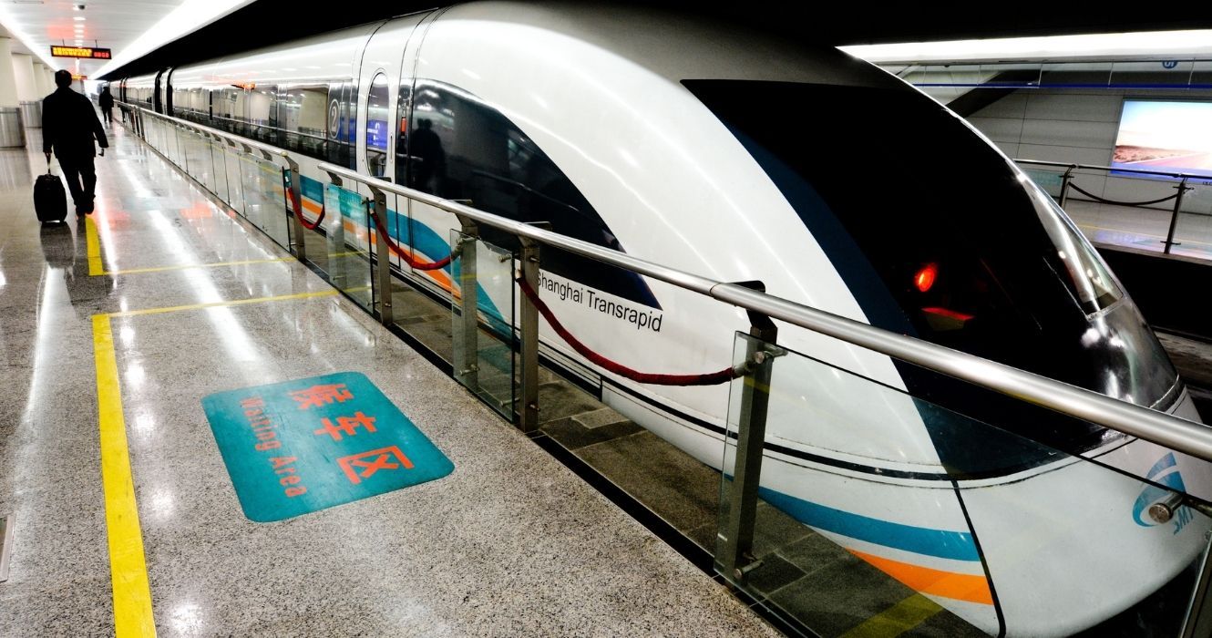 Este país tem os trens mais rápidos do mundo 1 um trem maglev na estação na china