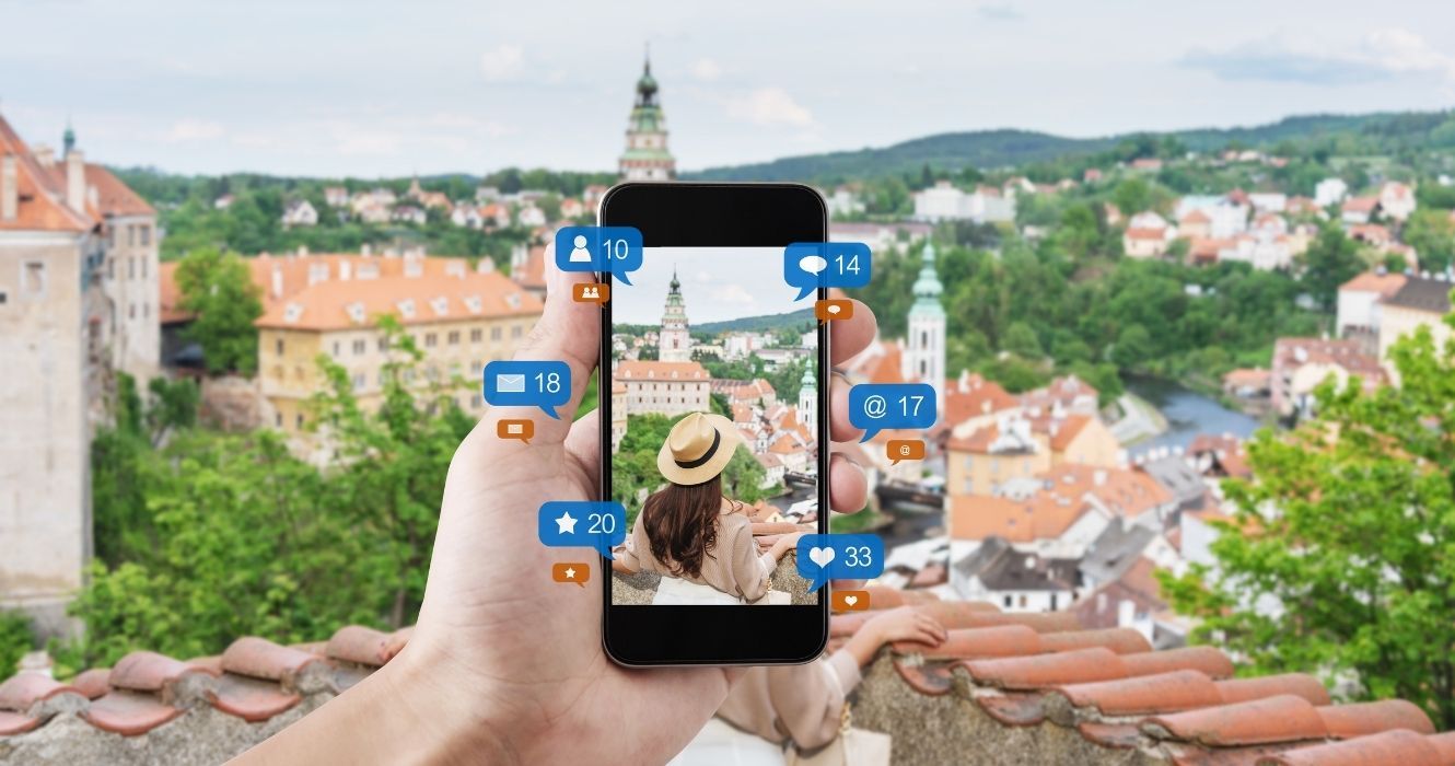 Os impactos bons (e ruins) das mídias sociais na maneira como viajamos agora 1 tirar uma foto de alguém de férias