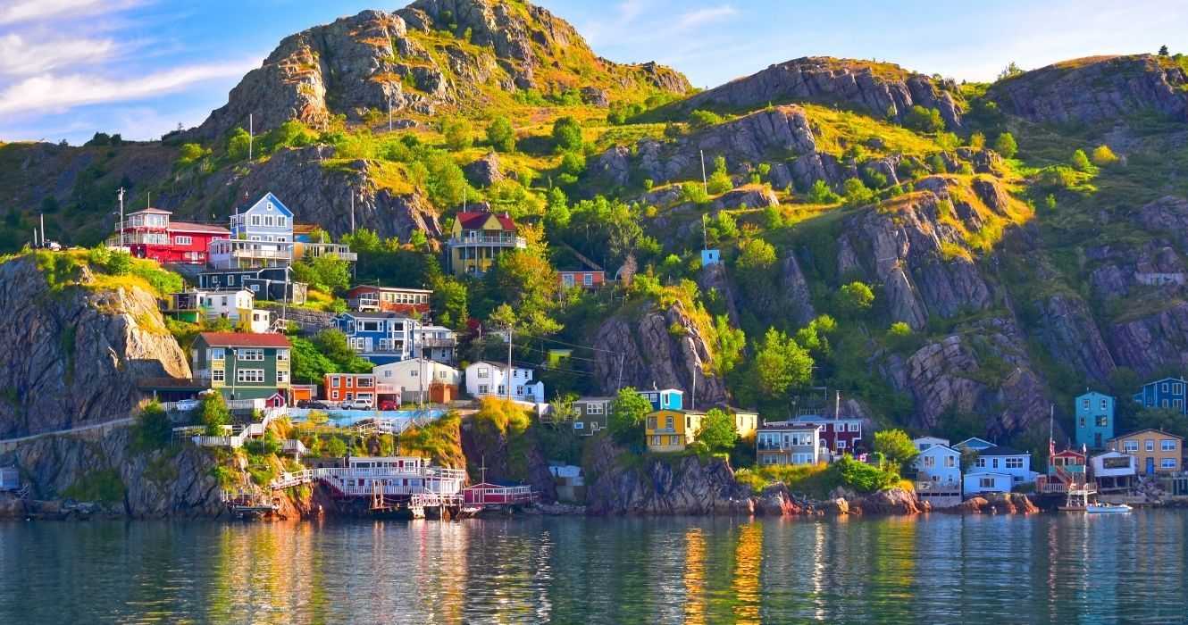 Por que você deveria visitar Newfoundland, mesmo que apenas por essas acomodações exclusivas 1 casas coloridas na terra nova, canadá