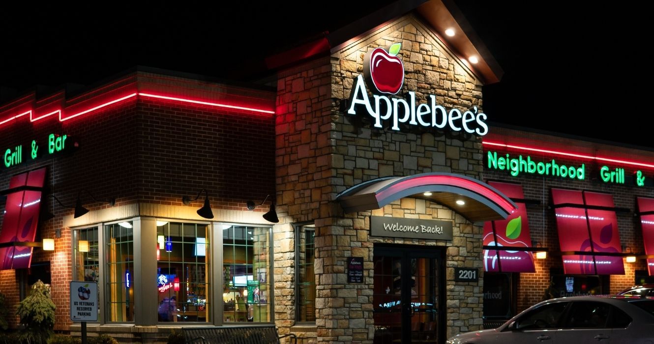 Restaurantes estão experimentando janelas drive-thru e este Applebee's está a bordo 1 Restaurantes estão experimentando janelas drive-thru e este Applebee's está a bordo 1