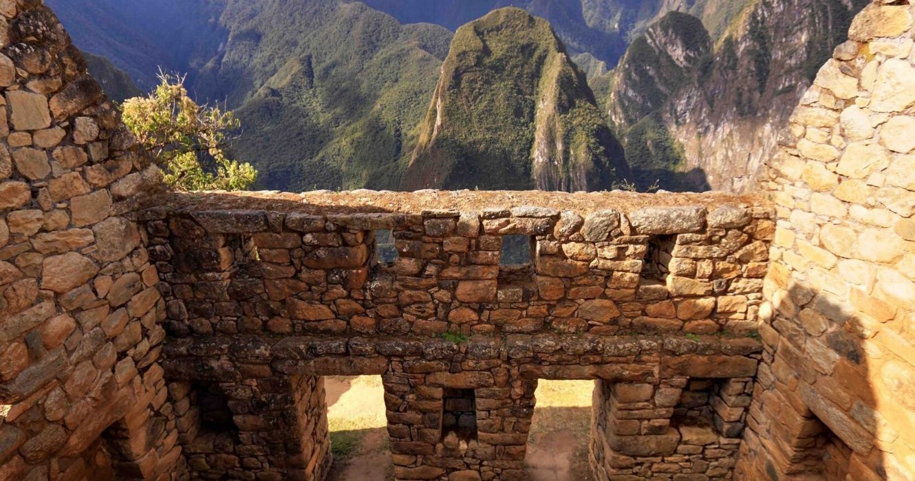 Ruínas antigas estão sempre enterradas: 10 cidades subterrâneas que os arqueólogos ainda estão procurando 1 uma cidade antiga que foi desenterrada nas montanhas