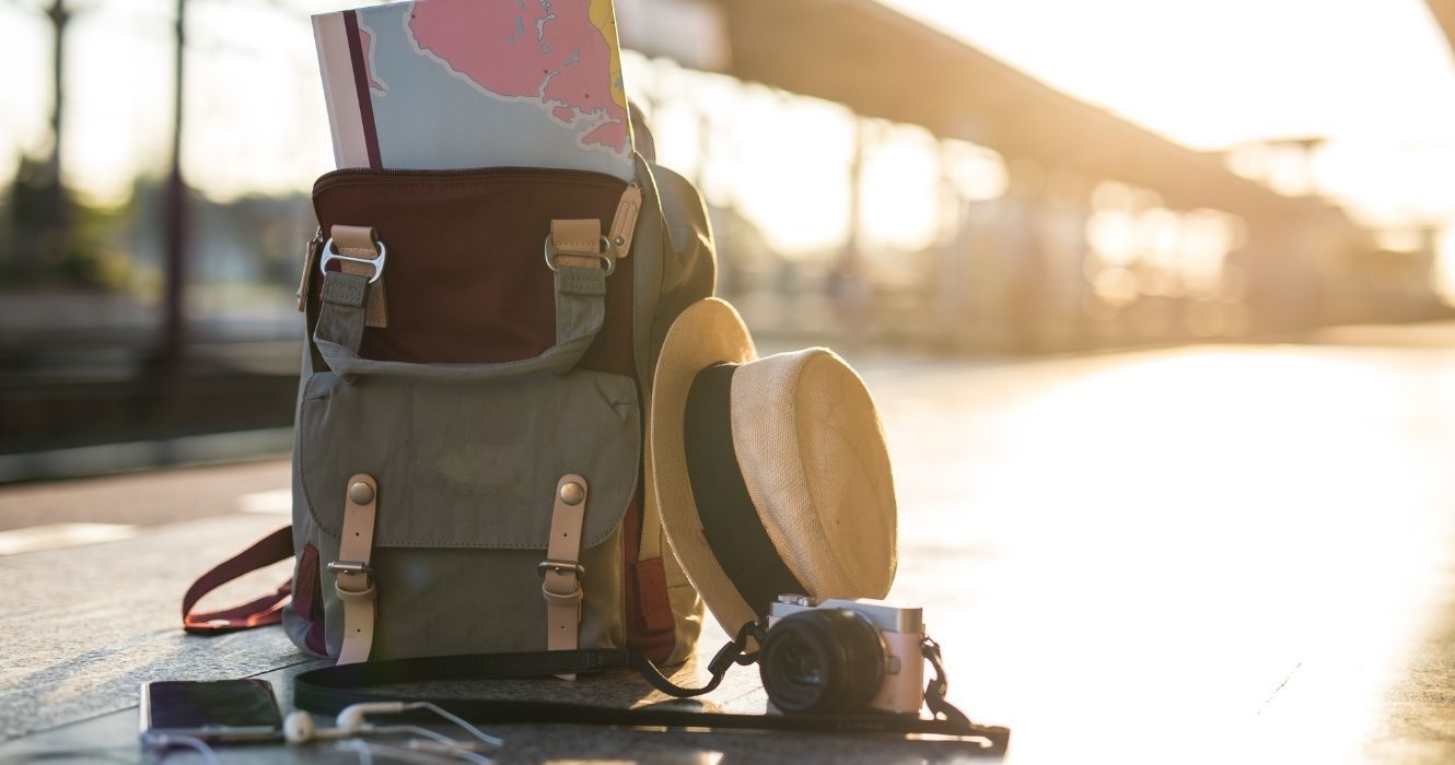 Um guia passo a passo para planejar uma viagem internacional (para iniciantes) 1 uma mochila pronta para viajar