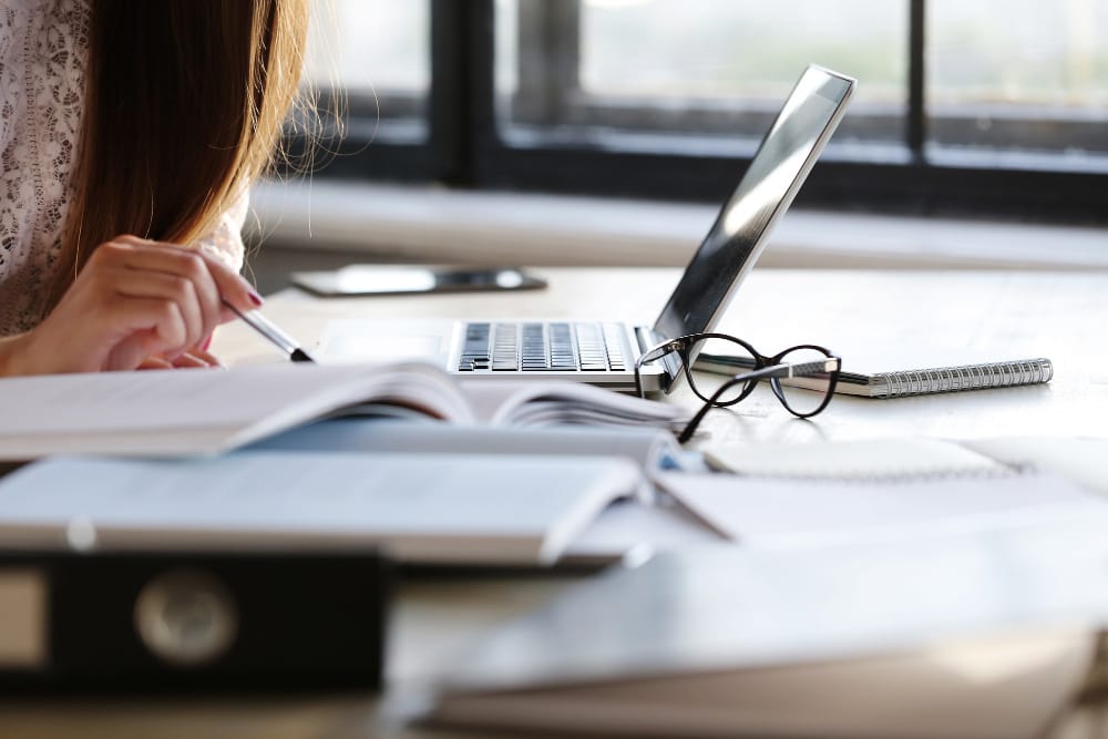 Como montar um escritório para estudos eficiente 2 Como montar um escritório para estudos eficiente 1